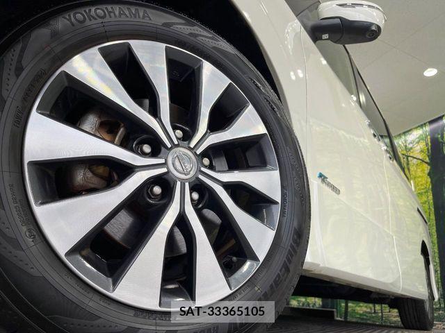 Nissan SERENA 2017-09 7272904-13