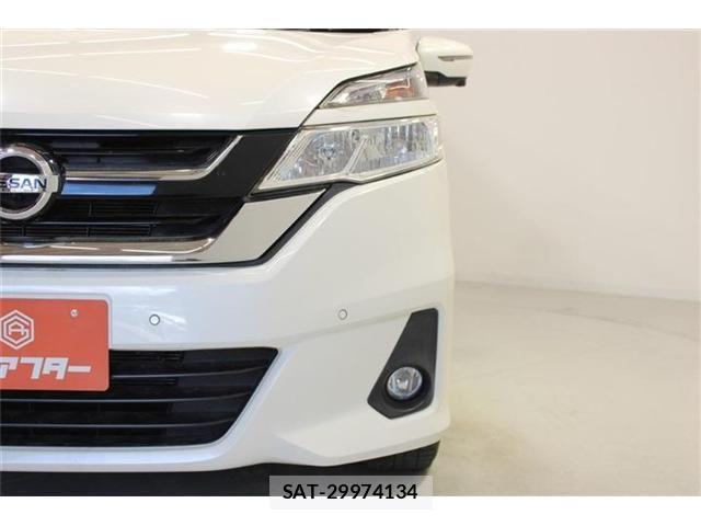 Nissan SERENA 2017-03 7272912-13