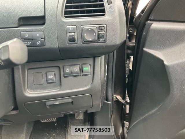 Nissan SERENA 2016-02 7272918-12