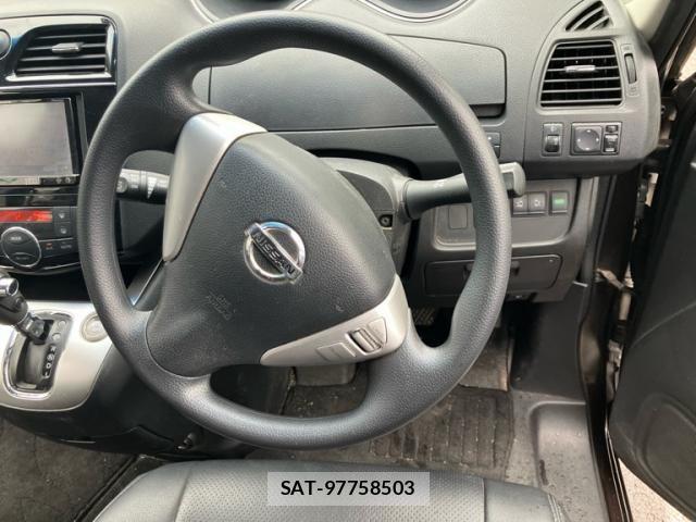 Nissan SERENA 2016-02 7272918-13