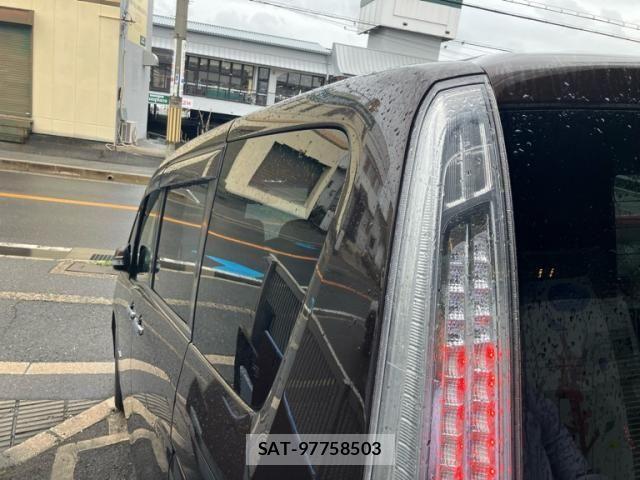 Nissan SERENA 2016-02 7272918-3