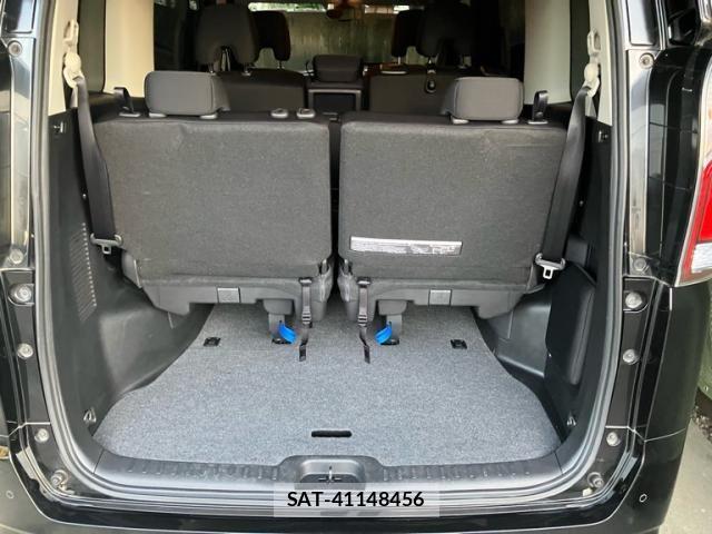 Nissan SERENA 2017-08 7272914-9
