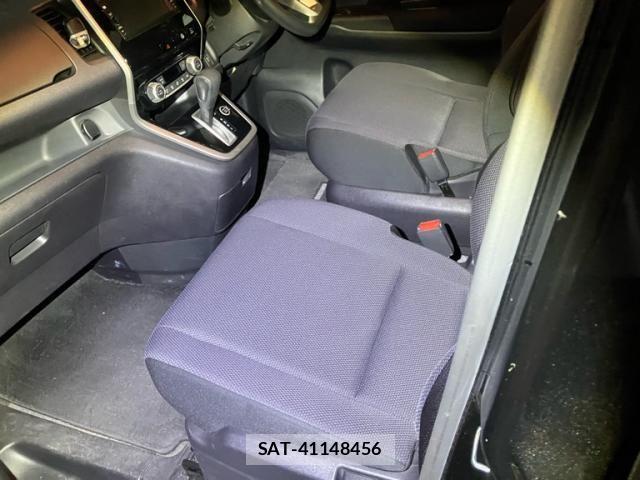 Nissan SERENA 2017-08 7272914-12