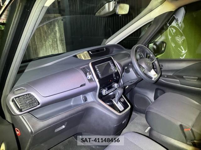 Nissan SERENA 2017-08 7272914-13