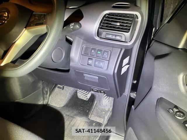 Nissan SERENA 2017-08 7272914-16