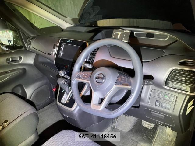 Nissan SERENA 2017-08 7272914-17
