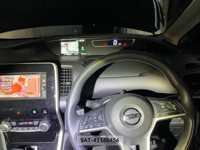 Nissan SERENA 2017-08 7272914-21