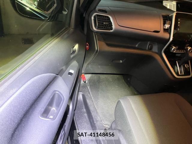 Nissan SERENA 2017-08 7272914-24