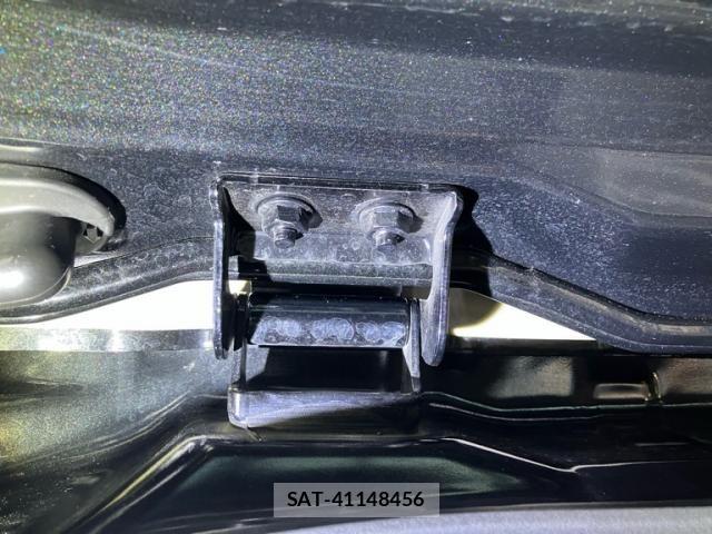 Nissan SERENA 2017-08 7272914-25