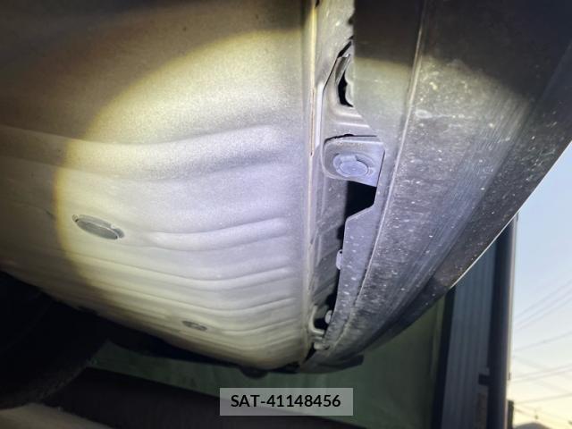 Nissan SERENA 2017-08 7272914-27
