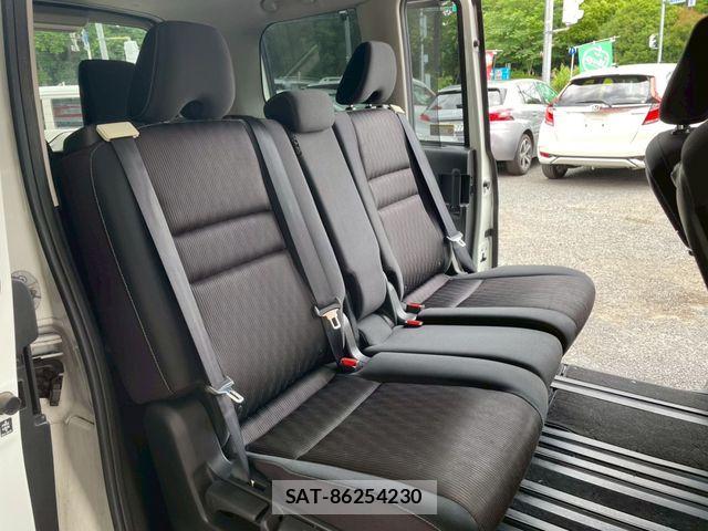 Nissan SERENA 2017-01 7272919-11