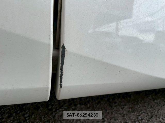 Nissan SERENA 2017-01 7272919-20