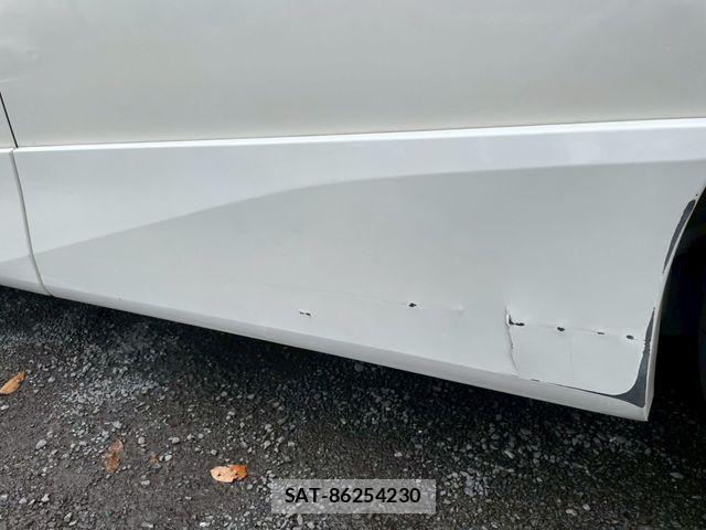 Nissan SERENA 2017-01 7272919-22