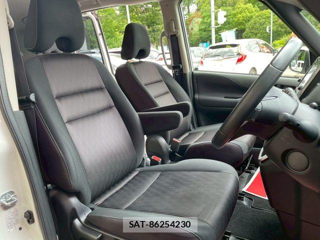 Nissan SERENA 2017-01 7272919-5