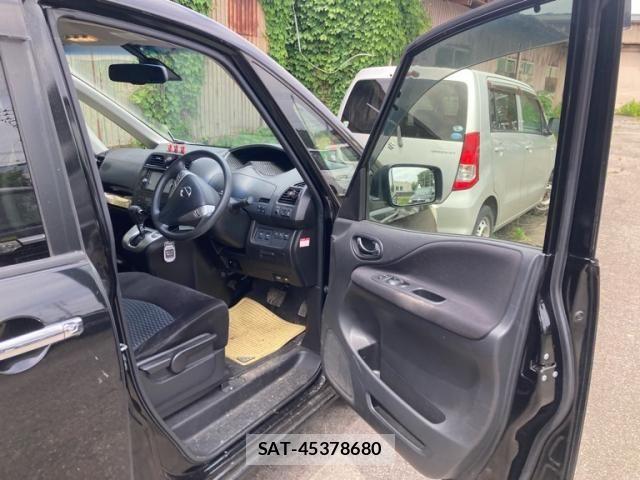 Nissan SERENA 2016-06 7330021-14