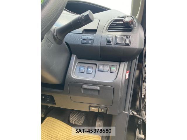 Nissan SERENA 2016-06 7330021-17