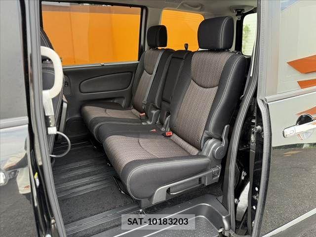 Nissan SERENA 2015-09 7330003-17