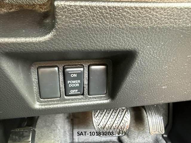 Nissan SERENA 2015-09 7330003-24