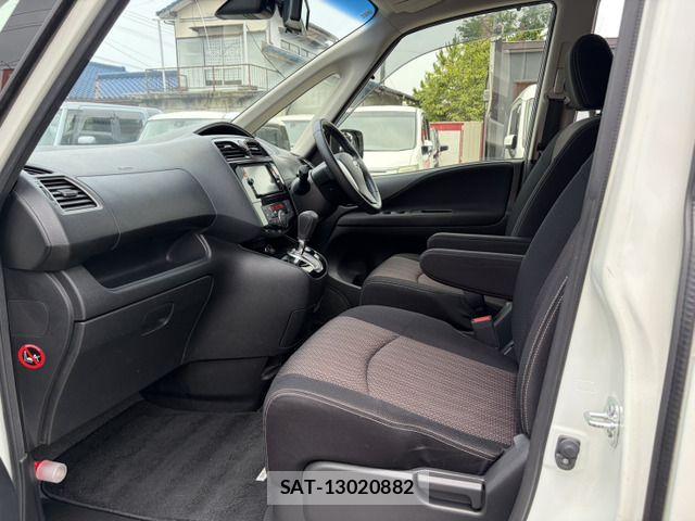 Nissan SERENA 2016-01 7330011-12