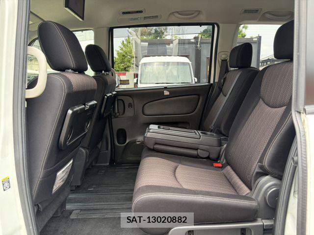 Nissan SERENA 2016-01 7330011-13