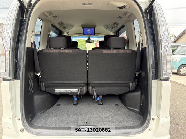 Nissan SERENA 2016-01 7330011-17