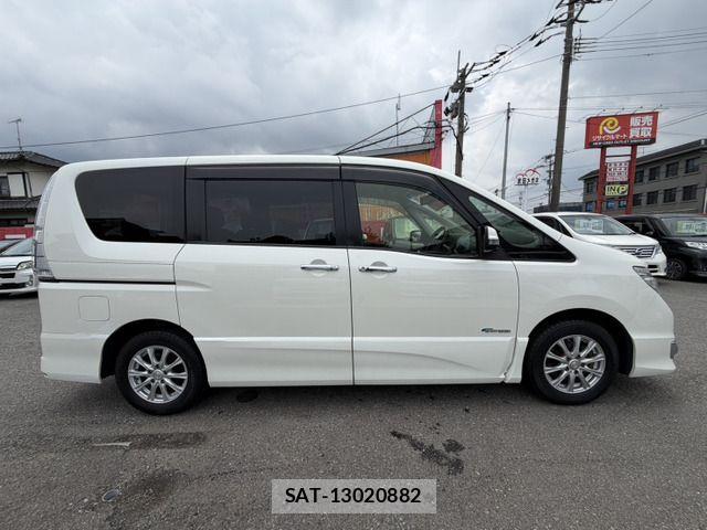 Nissan SERENA 2016-01 7330011-6