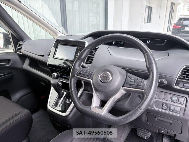 Nissan SERENA 2017-03 7330005-1