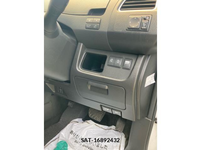 Nissan SERENA 2013-07 7330023-13