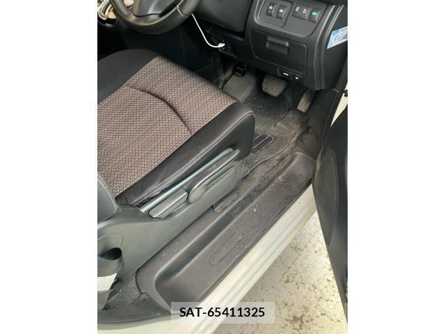 Nissan SERENA 2015-10 7330018-11