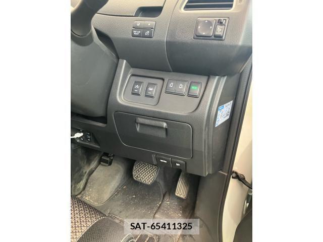 Nissan SERENA 2015-10 7330018-12