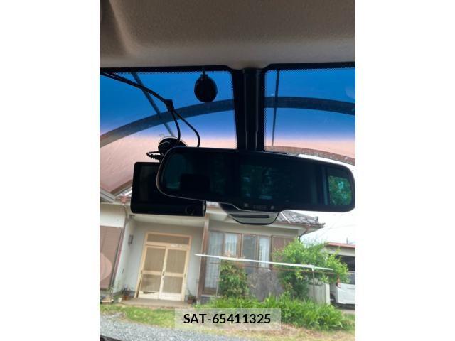 Nissan SERENA 2015-10 7330018-21