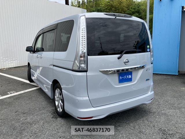 Nissan SERENA 2013-08 7359804-3