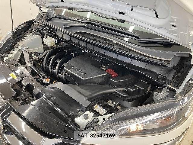 Nissan SERENA 2017-09 7359783-17