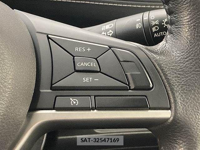 Nissan SERENA 2017-09 7359783-7