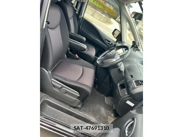Nissan SERENA 2013-08 7359800-9