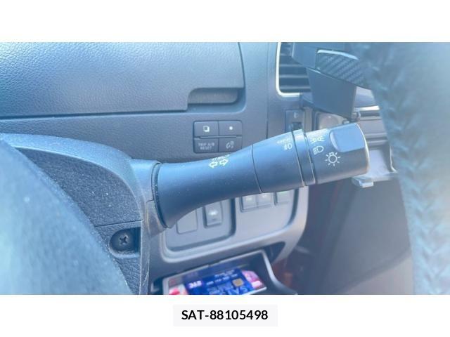 Nissan SERENA 2014-05 7359797-18