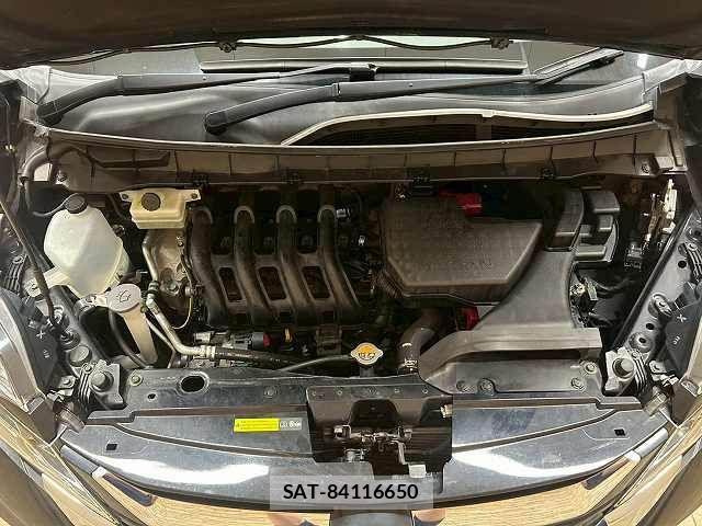 Nissan SERENA 2017-07 7359794-17