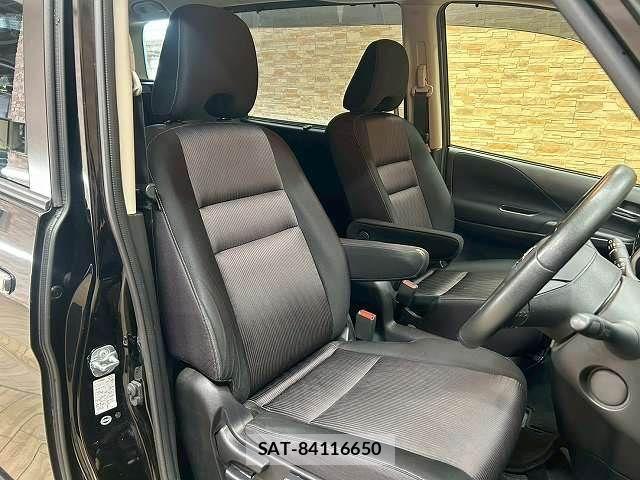 Nissan SERENA 2017-07 7359794-4