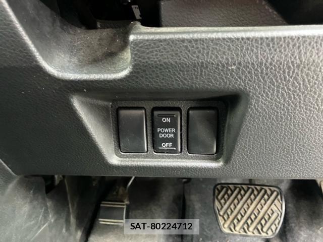 Nissan SERENA 2015-06 7359799-16