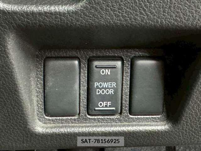Nissan SERENA 2015-02 7394027-15
