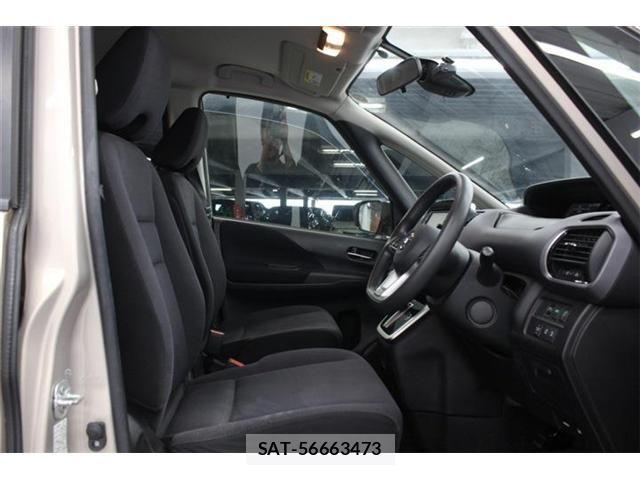 Nissan SERENA 2017-03 7394028-26