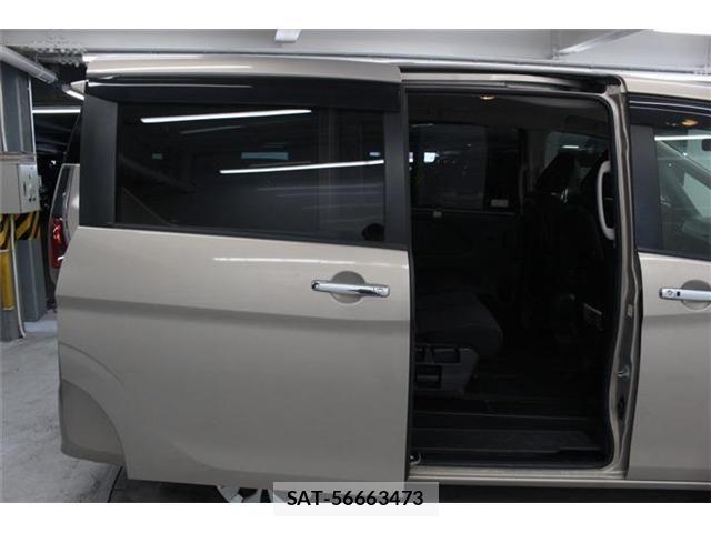 Nissan SERENA 2017-03 7394028-29