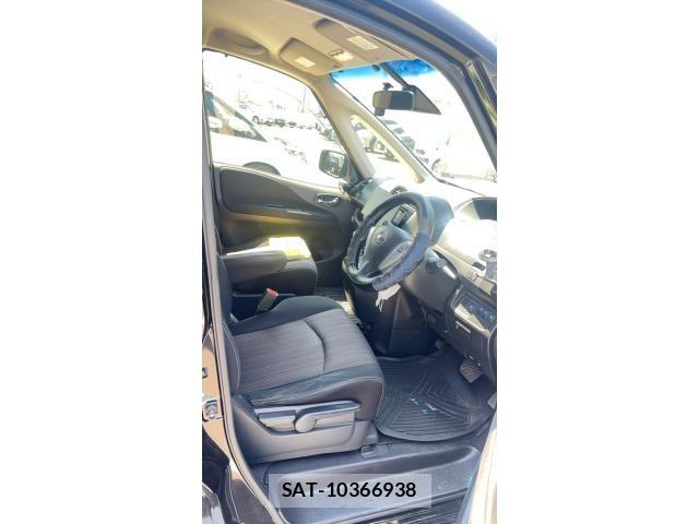 Nissan SERENA 2014-02 7394039-11