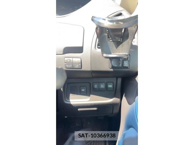 Nissan SERENA 2014-02 7394039-18