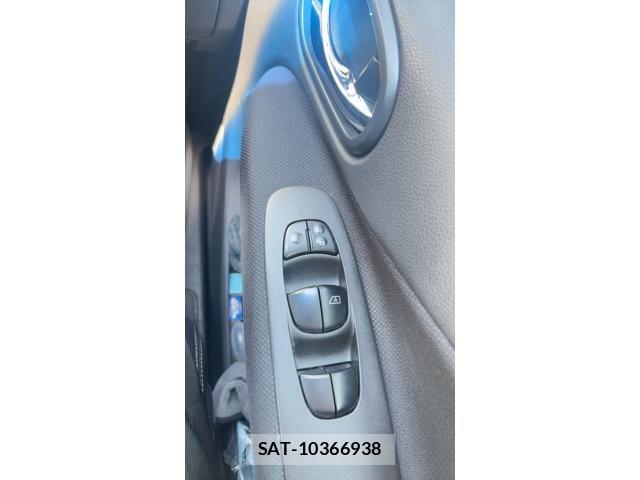 Nissan SERENA 2014-02 7394039-19