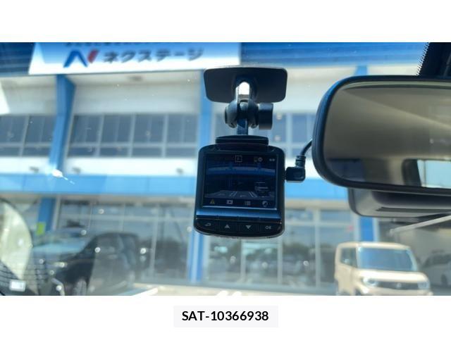 Nissan SERENA 2014-02 7394039-21