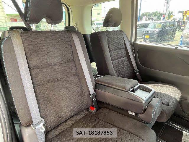 Nissan SERENA 2017-03 7502762-3