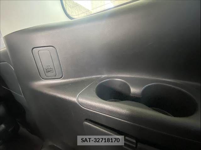 Nissan SERENA 2016-11 7509971-21