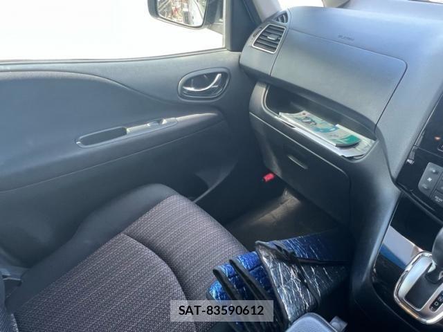 Nissan SERENA 2016-02 7562827-15