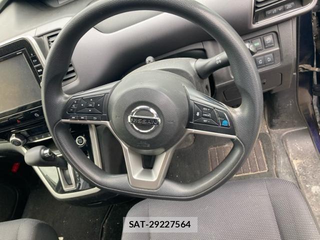Nissan SERENA 2016-11 7619949-9